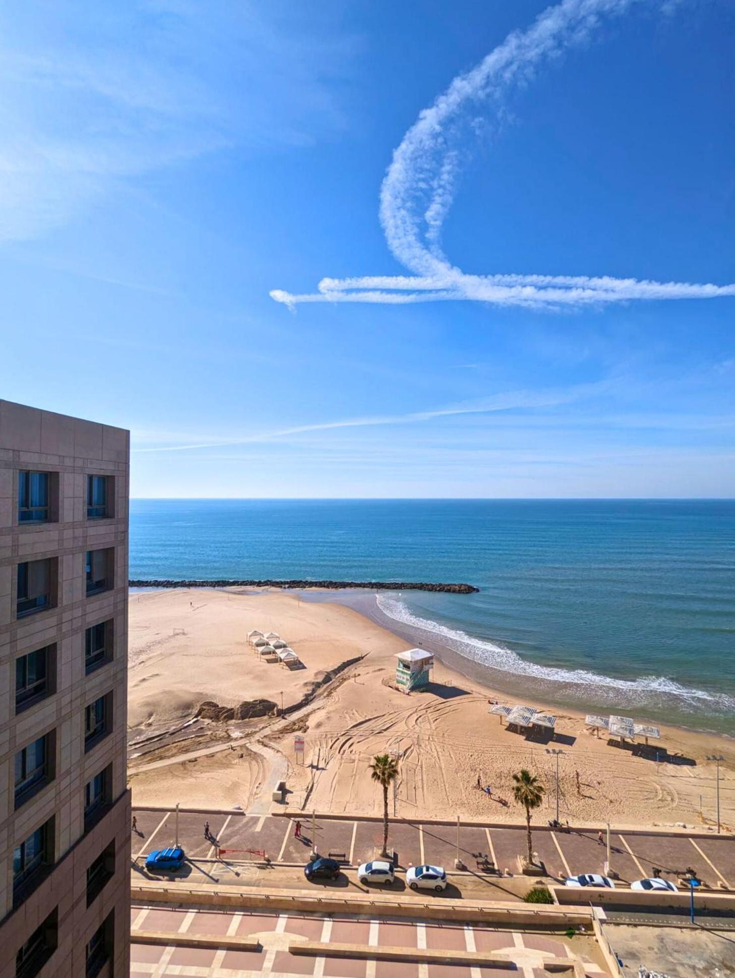 Almog Beach Apt Hotel מלון דירות אלמוג ביץ' Haifa Exterior photo