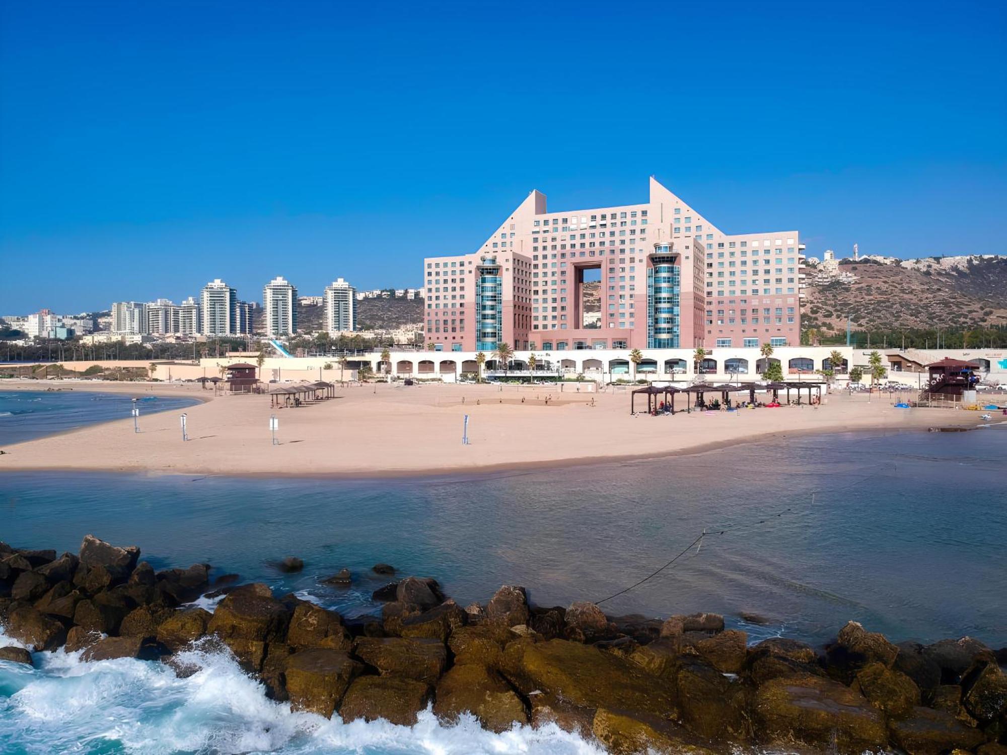 Almog Beach Apt Hotel מלון דירות אלמוג ביץ' Haifa Exterior photo